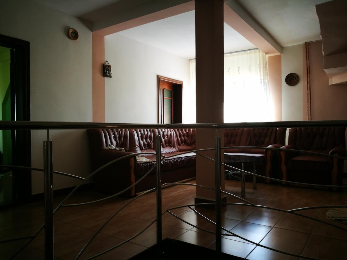 Pensiunea Ramona Carpinisu Exterior photo