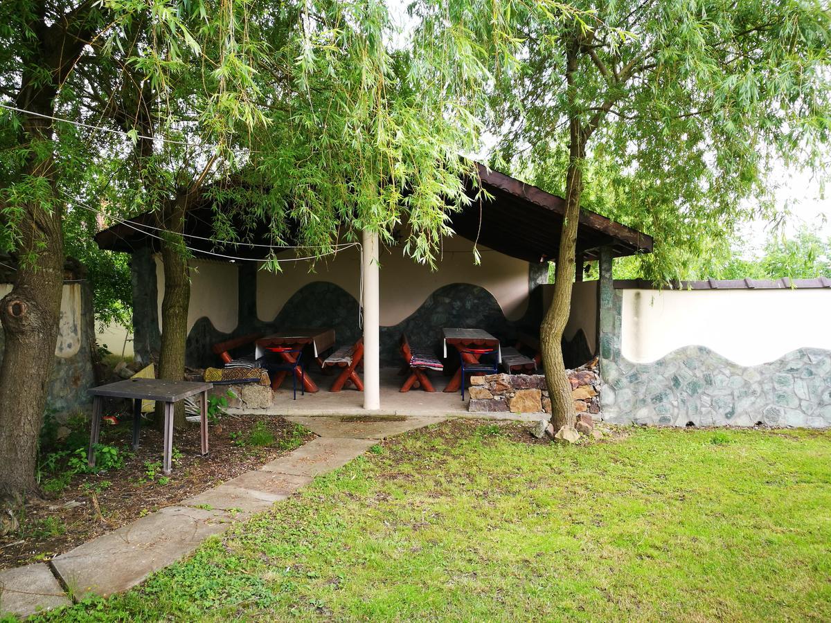 Pensiunea Ramona Carpinisu Exterior photo