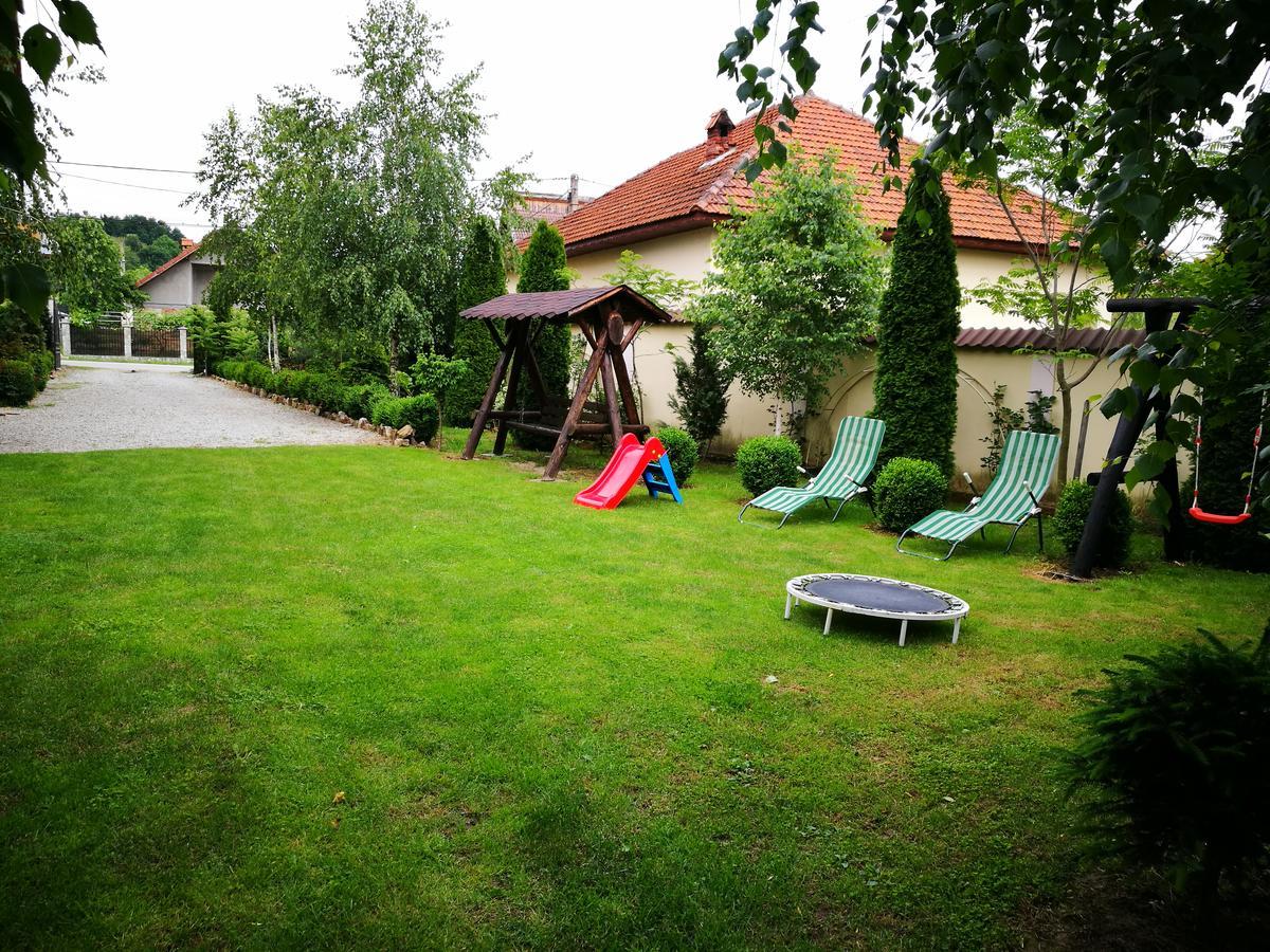 Pensiunea Ramona Carpinisu Exterior photo